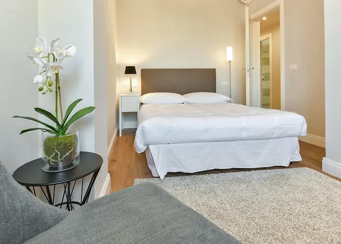 - Santa Croce Deluxe * Florence