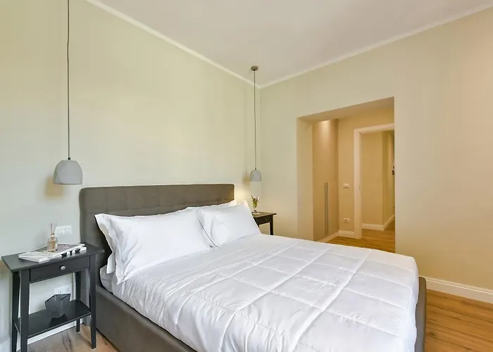 - Santa Croce Deluxe * Florence