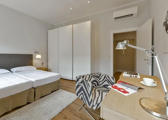 - Santa Croce Deluxe * Florence