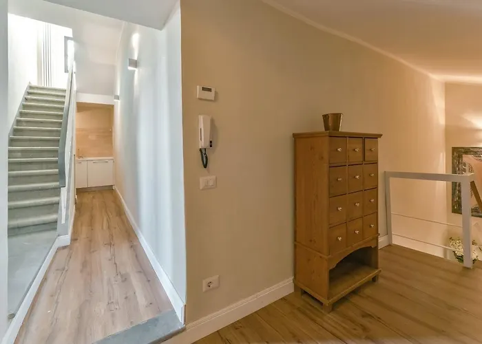 - Santa Croce Deluxe