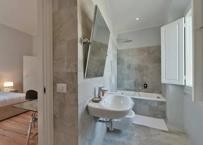 - Santa Croce Deluxe Appartement *