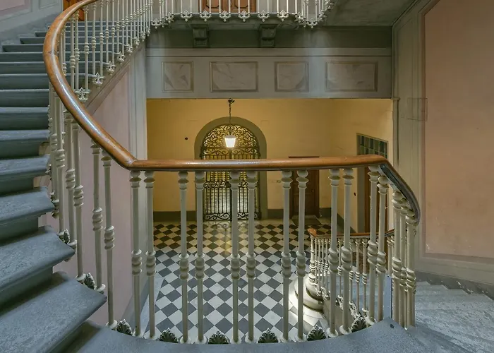 - Santa Croce Deluxe * Florence