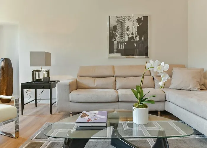 - Santa Croce Deluxe Florence