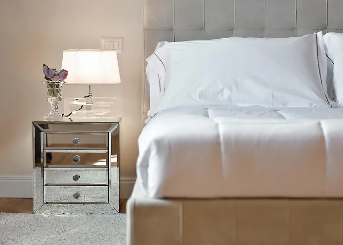 - Santa Croce Deluxe