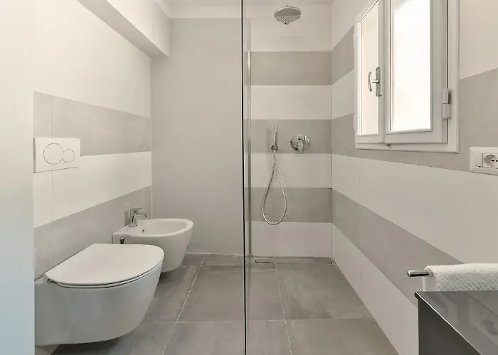 - Santa Croce Deluxe *